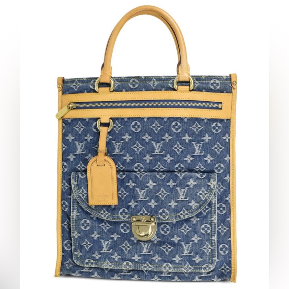 Louis Vuitton Denim Monogram shopping bag.
Vintage 2005 Collect it now!